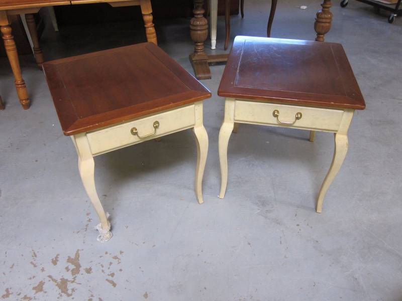 lot 14 image: Vintage End Tables