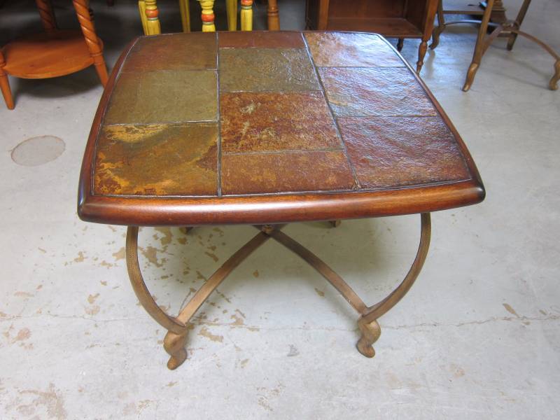 lot 22 image: Accent Table