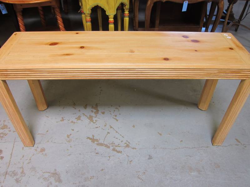 lot 24 image: Sofa Table