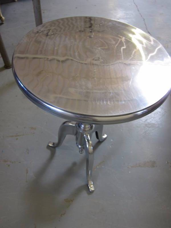 lot 32 image: End Table
