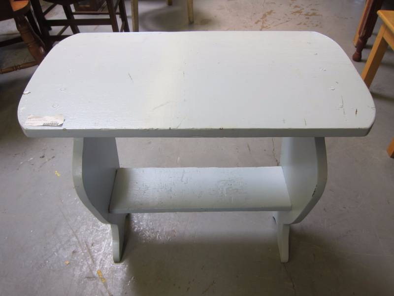 lot 37 image: Side Table