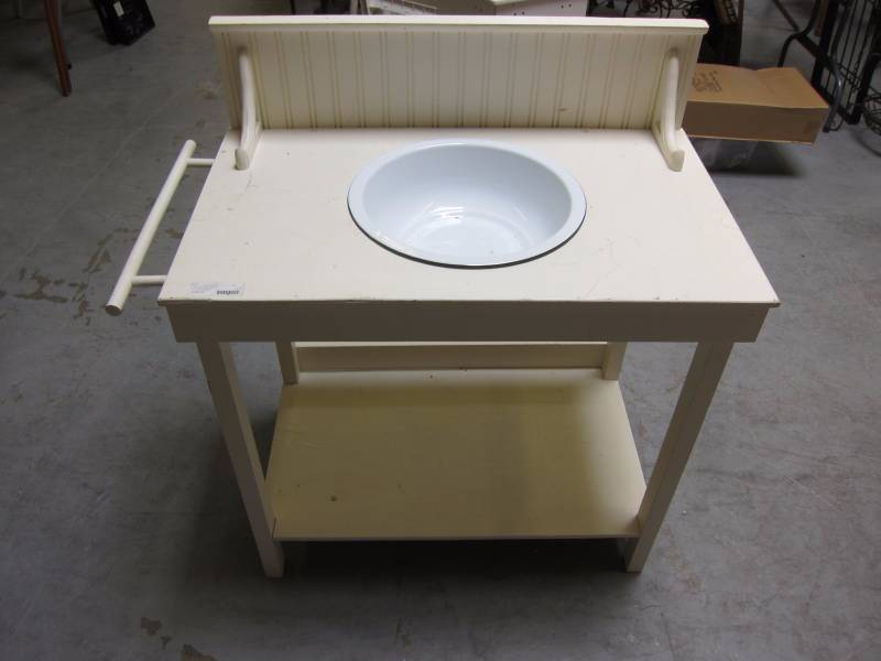lot 40 image: WashstandPotting Bench