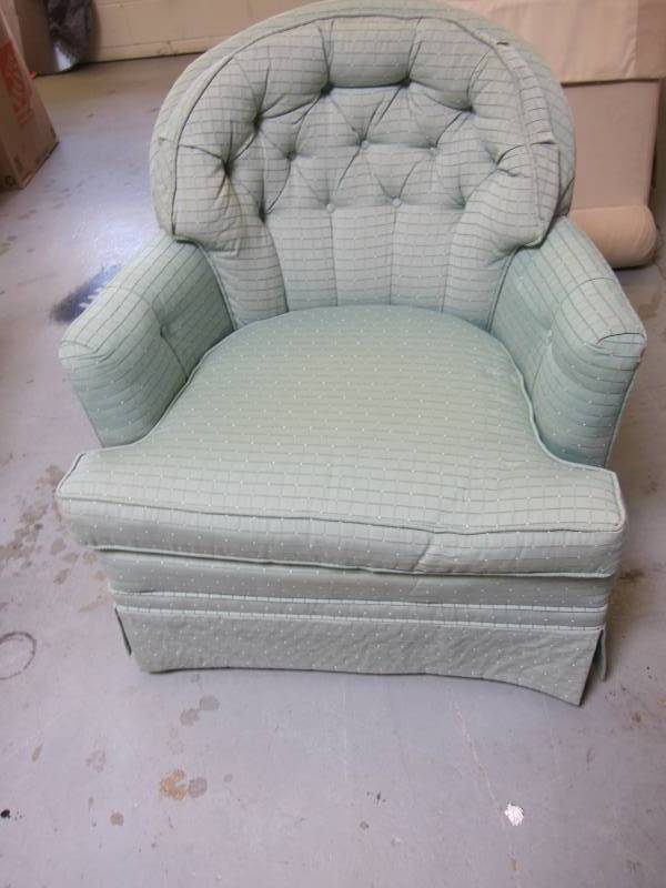 lot 43 image: Upholstered Chair