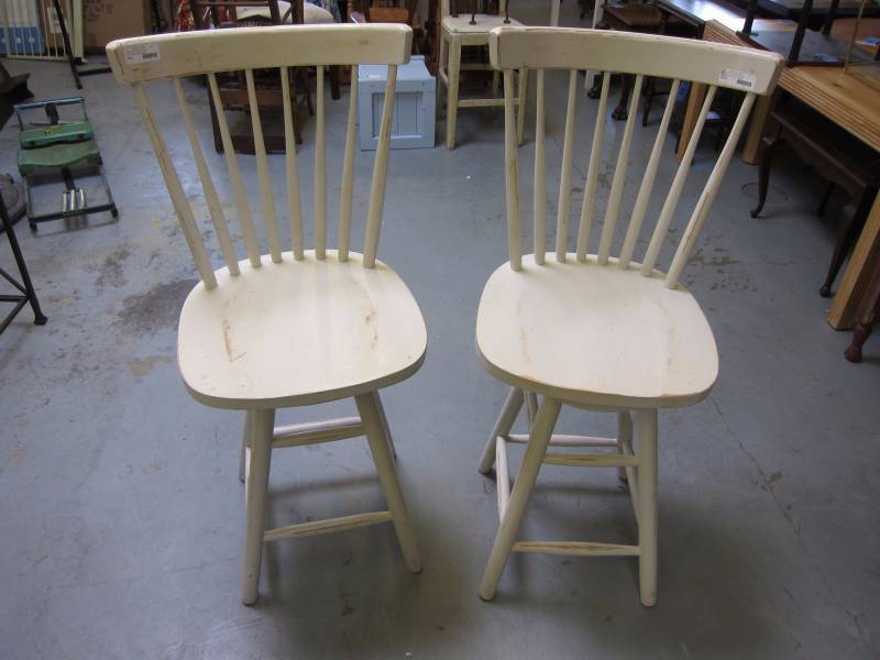 lot 52 image: Swivel Counter Stools