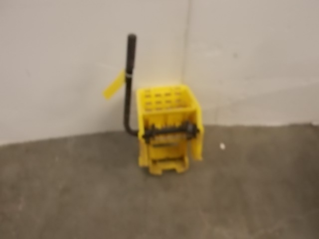 lot 153 image: Rubbermaid Mop Bucket Wringer...