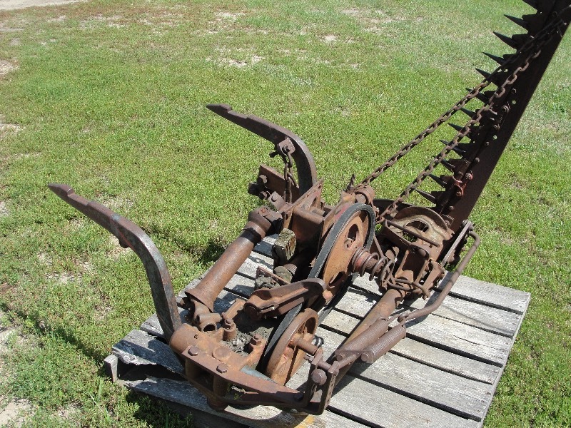 International 7 ft Fast Hitch Sickle Mower