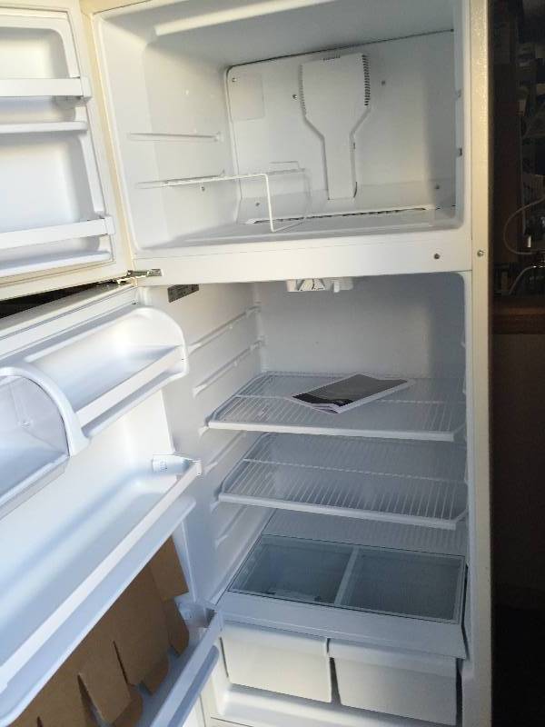 lot 12 image: Whirpool 18 cu. ft. Top Freezer Refrigerator