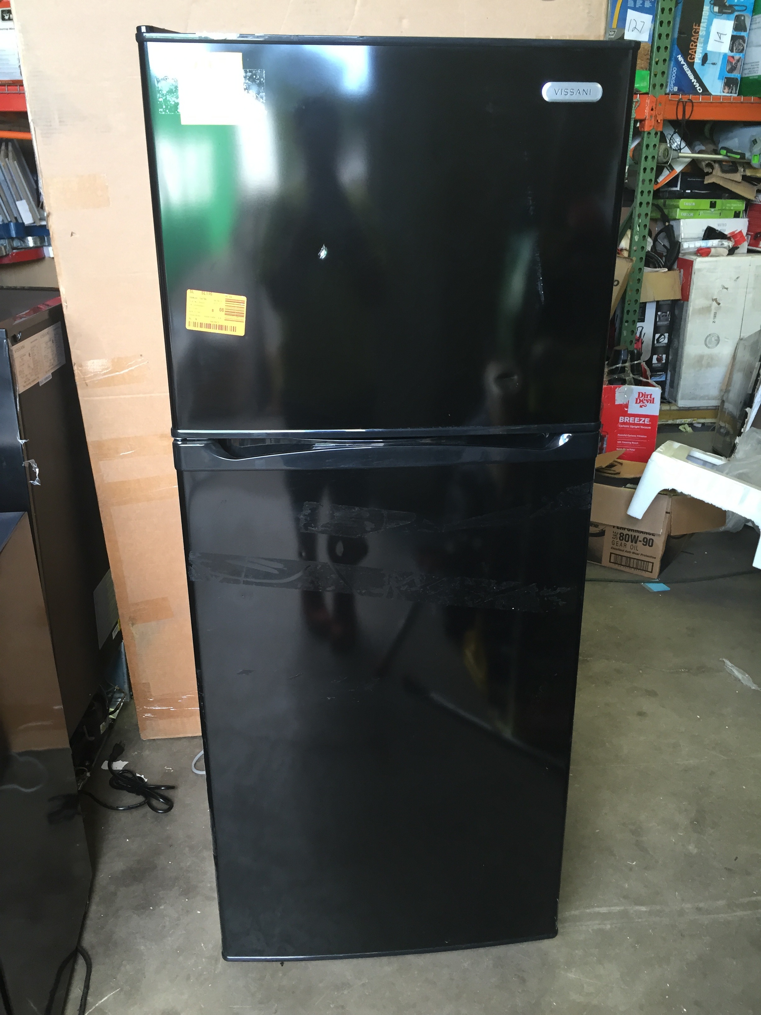 lot 4 image: Vissani 9.9 cu. ft. Top Freezer Refrigerator in Black