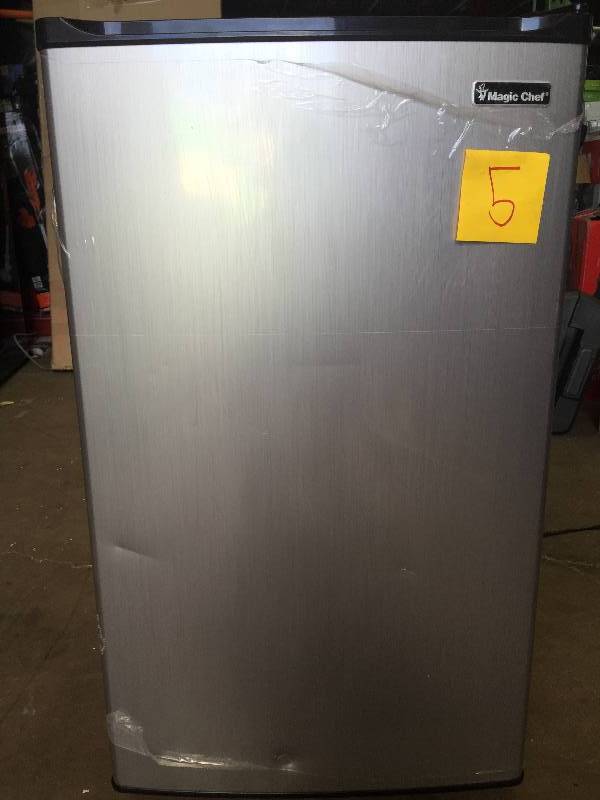 lot 5 image: Magic Chef 3.5 cu. ft. Mini Refrigerator in Stainless Look, ENERGYSTAR