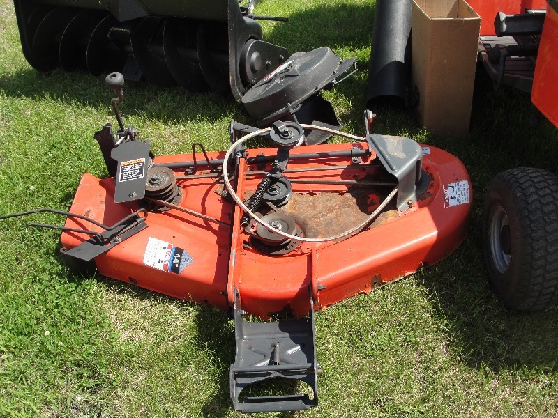 lot 6 image: Simplicity Garden Tractor