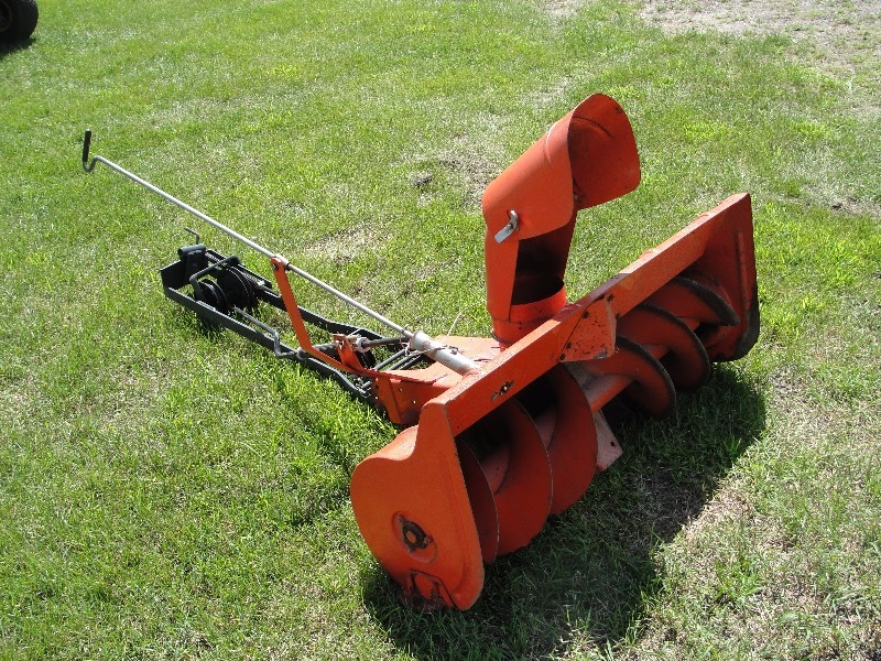 lot 11 image: Simplicity Snow Blower