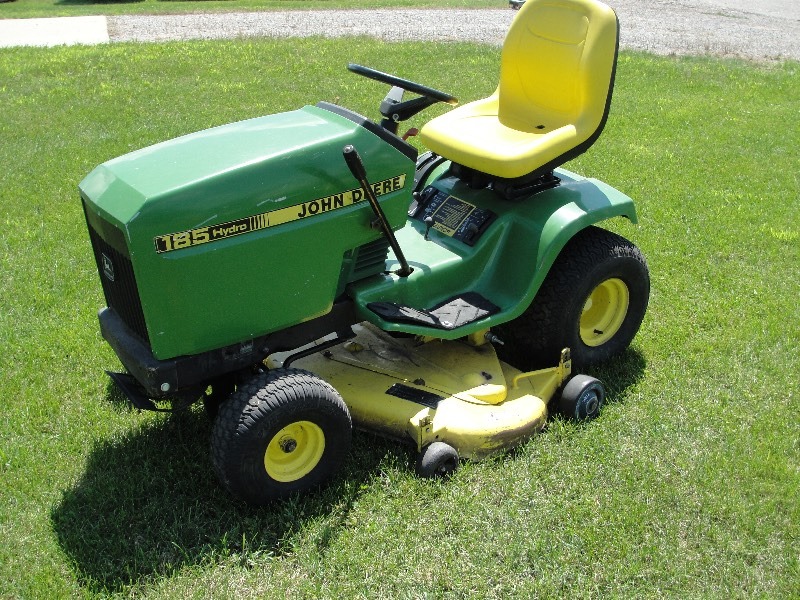 lot 12 image: John Deere 185 Hydro
