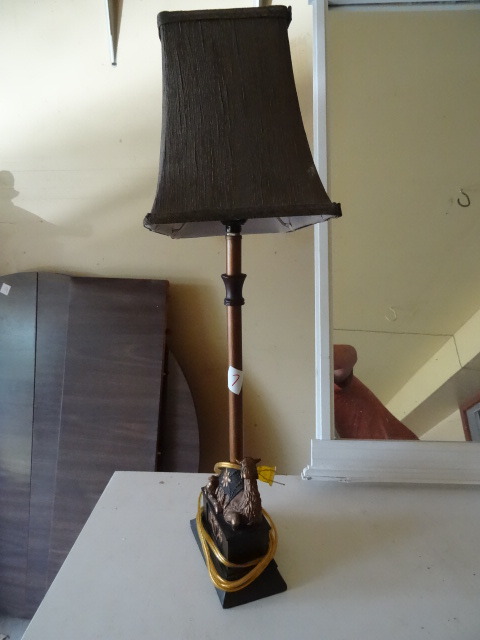 Camel table lamp