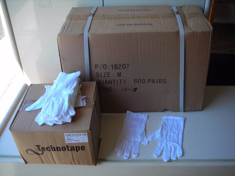 600 Pair White Gloves