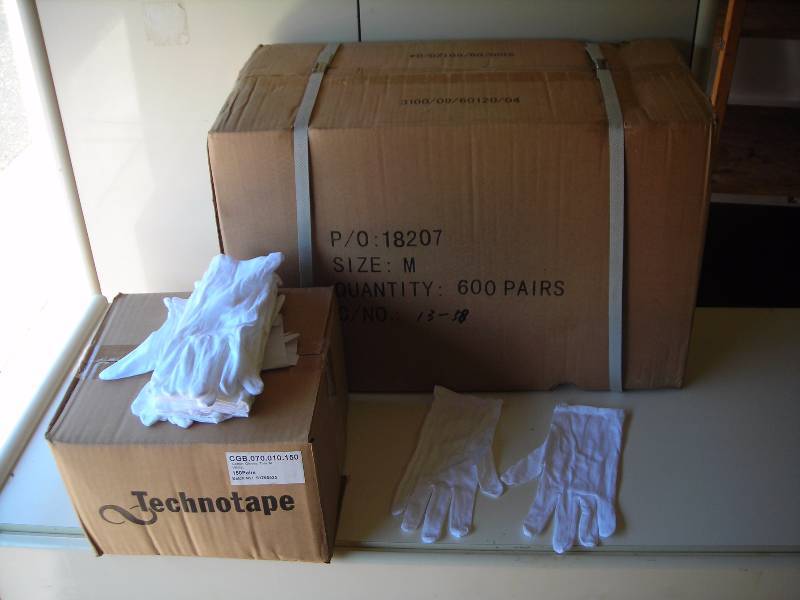 600 Pair White Gloves