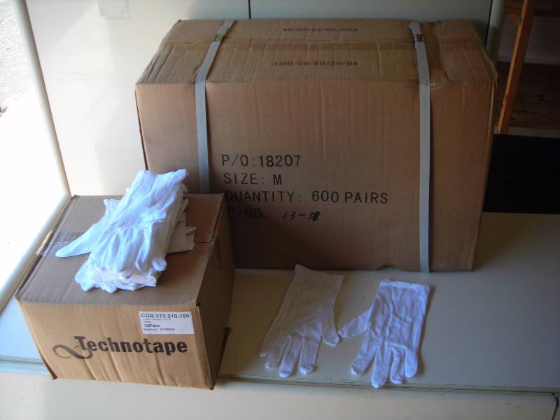 600 Pair White Gloves