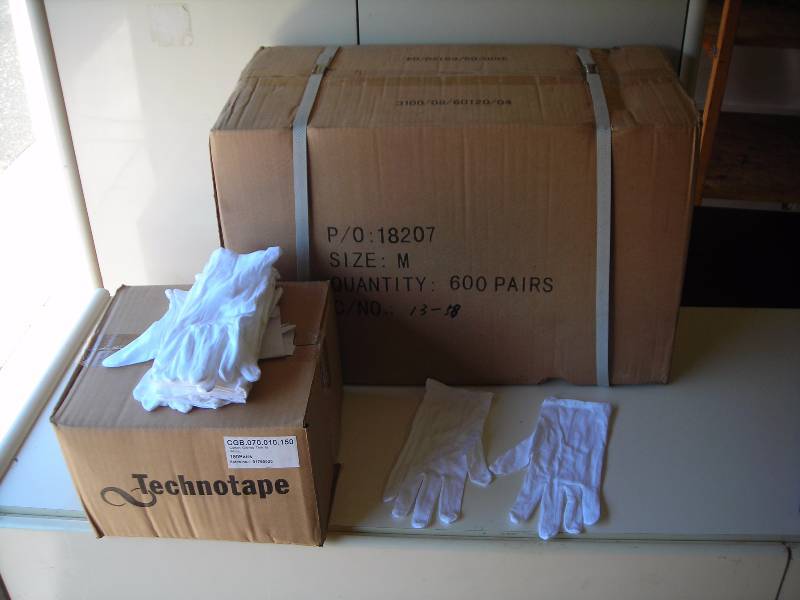 600 Pair White Gloves