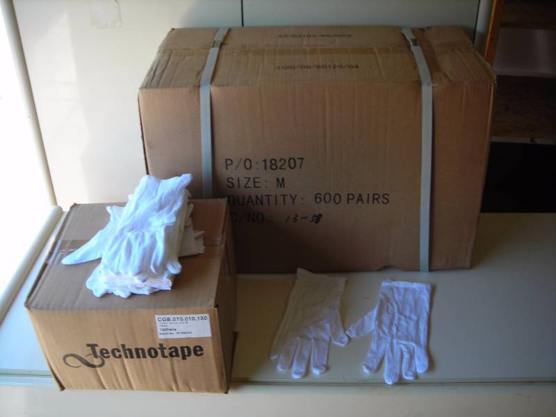 600 Pair White Gloves