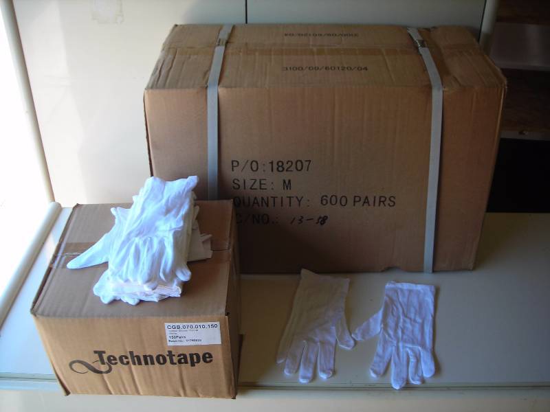 600 Pair White Gloves