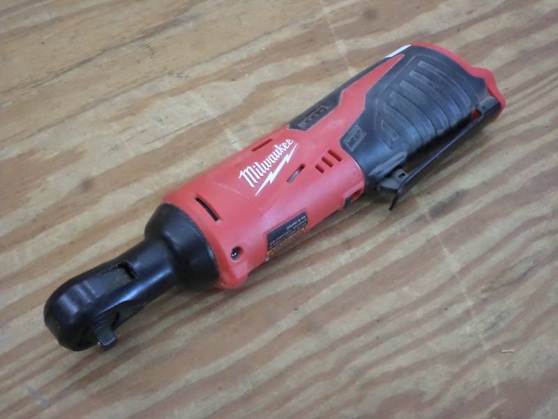 Milwaukee M12 14 Right Angle Ratc...