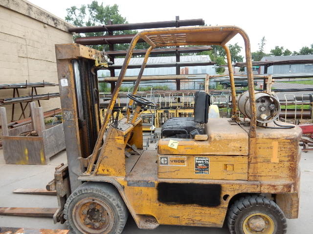 lot 5 image: Caterpillar, V60B Fork Lift.. This works. More description later.