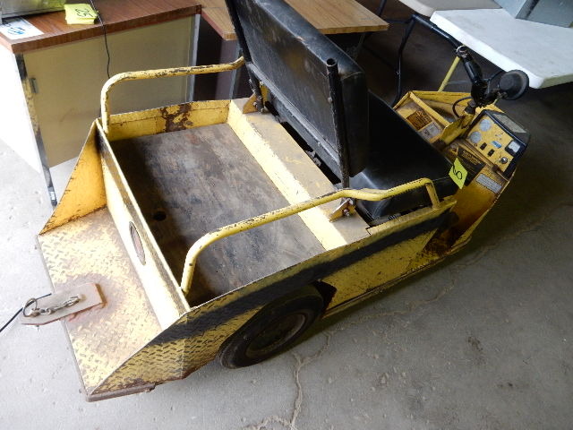 lot 8 image: Cushman, Minute Miser Cart.. This works