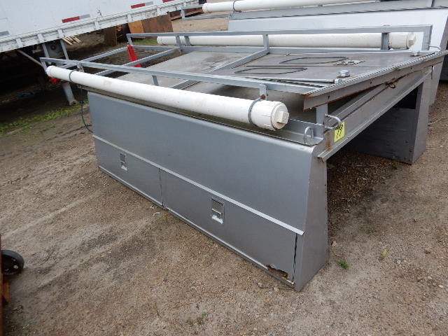 lot 19 image: Steel Pickup truck topper