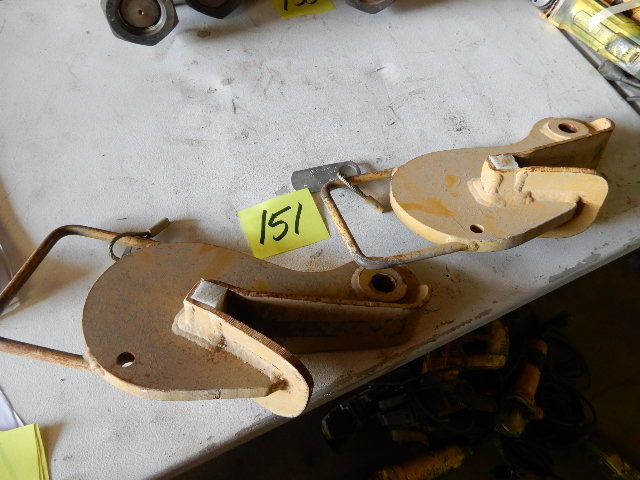 lot 151 image: Heavy Duty Lifting Hooks with Handles