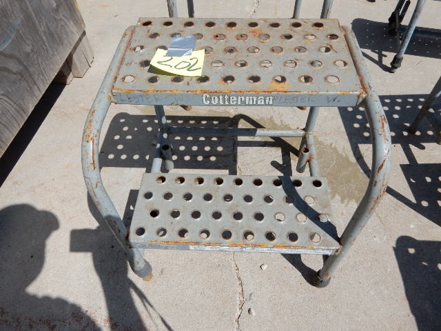 lot 202 image: Cotterman, Portable 2 step stair