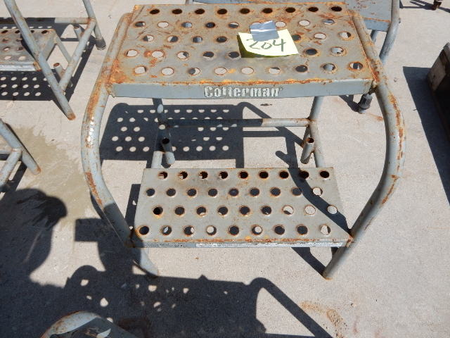 lot 204 image: Cotterman, Portable 2 step stair