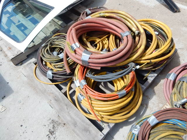 lot 218 image: Pallet of Hoses.. Air and Water hoses