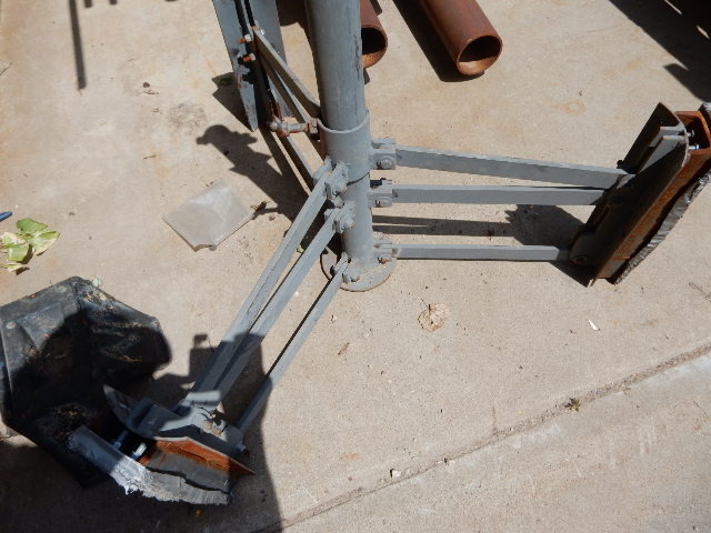 lot 205 image: Flexible Tube Lifting Jig