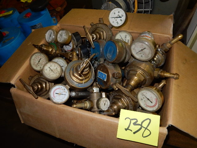 lot 238 image: Box of Pressure Gauges