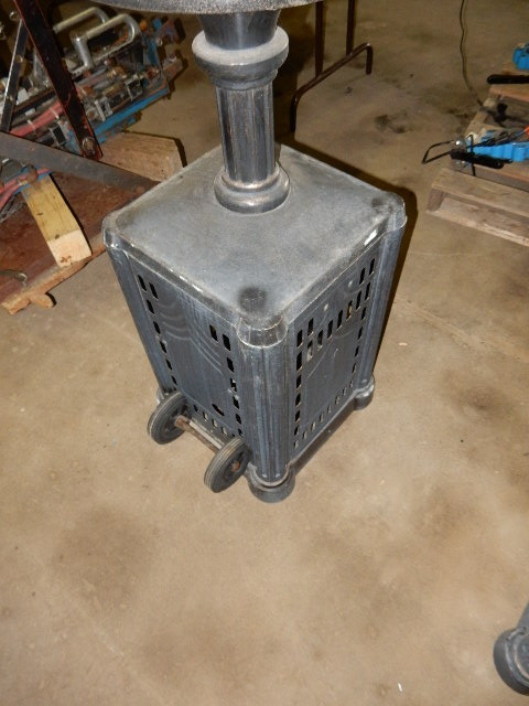 lot 5C image: Patio Heater.  Gas, on wheels for easy movement