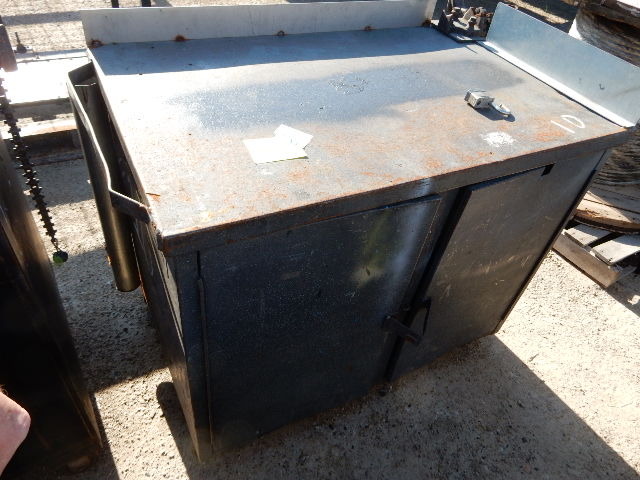 lot 68 image: Finishing Gang Box