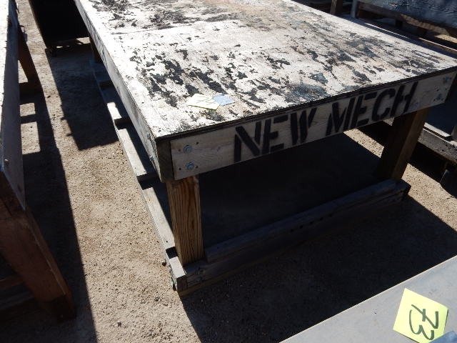 lot 74 image: Heavy Duty table.. No Wheels