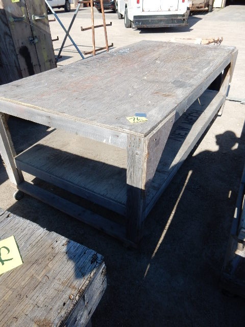 lot 76 image: Heavy Duty table with wheels
