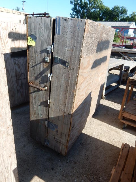 lot 78 image: Folding Storage Box