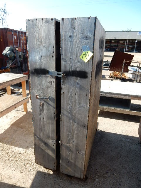 lot 79 image: Folding Storage Box