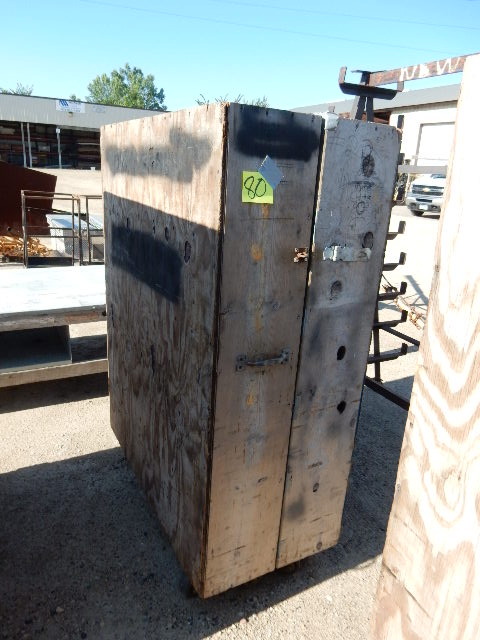 lot 80 image: Folding Storage Box