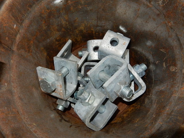lot 289 image: 2, 12 Pails of horse shoe clamps