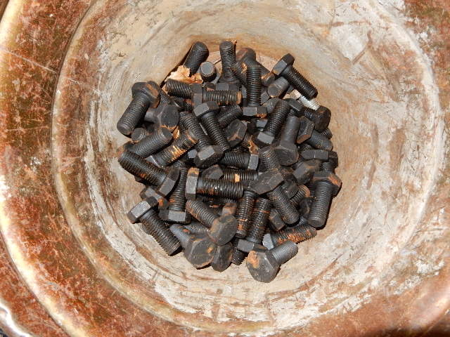 lot 291 image: Pail of 2 in 34 in bolts  Pail of 34 in double end threaded bolts