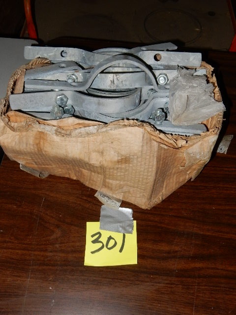 lot 301 image: Large box of 6 in pipe  brackets