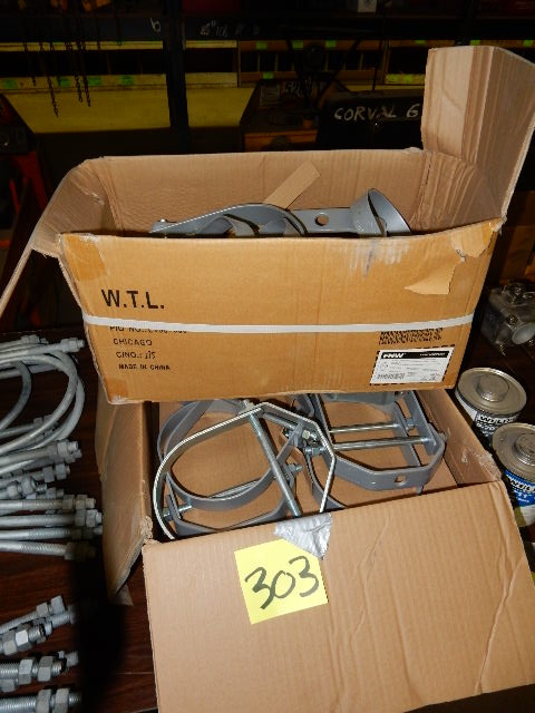 lot 303 image: Approx 25 clevis Hangers