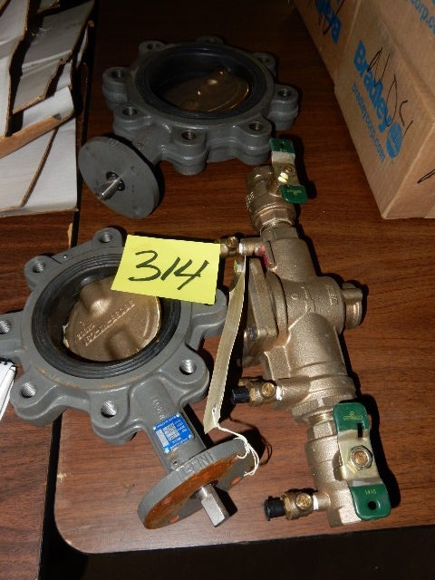 lot 314 image: Brass valves with Buttter Fly