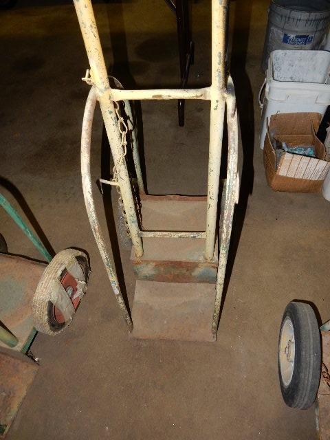 lot 165C image: 2 Wheel upright cart for torch tank