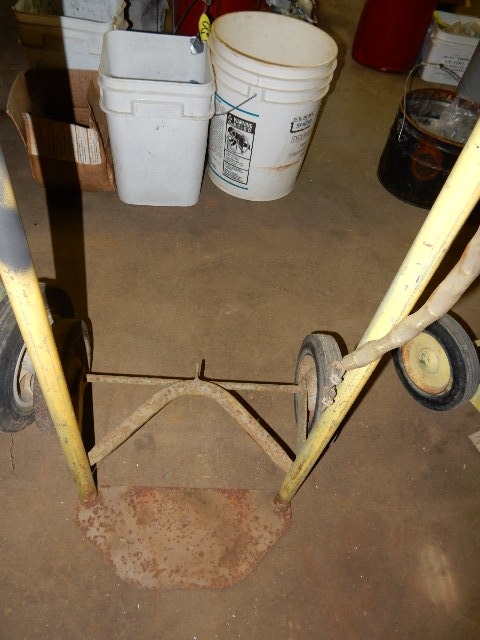 lot 165E image: 2 Wheel upright cart for torch tank