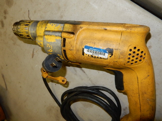 lot 125 image: DEWALT 34 Inch Electric DrillDriver Variable Speed