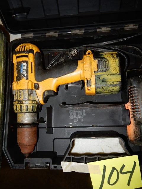 lot 104 image: DEWALT DC980 Heavy Duty XRP Half Inch Cordless Drill Driver