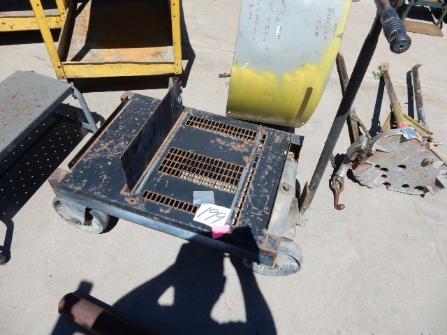 lot 199 image: Welder Cart